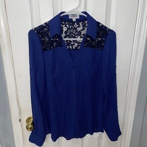 Express Blouse with detail neck
